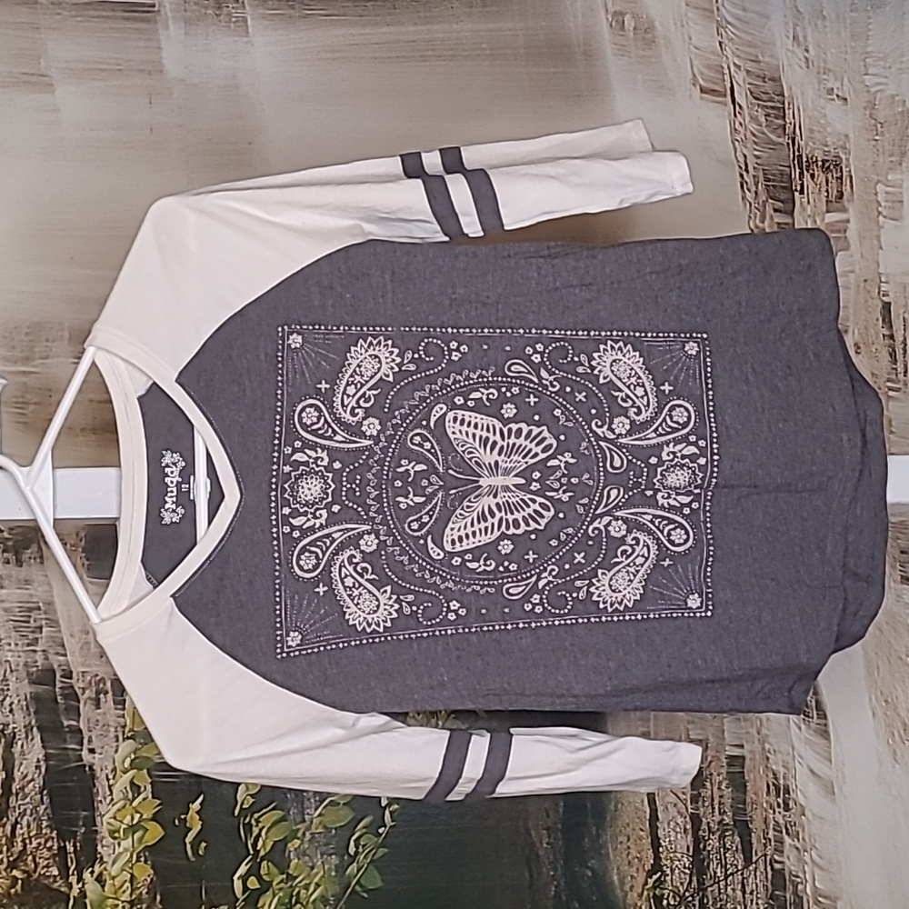 Mudd Girls 12 gray and white long sleeve vneck paisley butterfly Tshirt